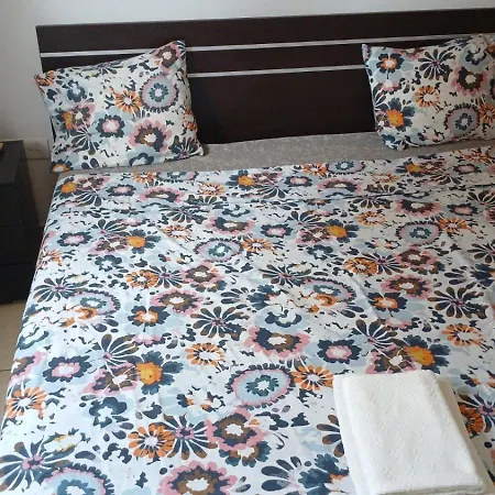 Проживание в семье Unique Ларнака